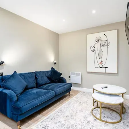 The Executive Retreat 3bed2bath 55inch Tv * Leeds (West Yorkshire)