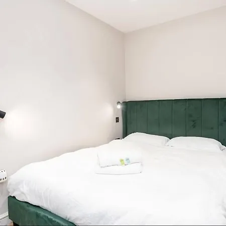 The Executive Retreat 3bed2bath 55inch Tv