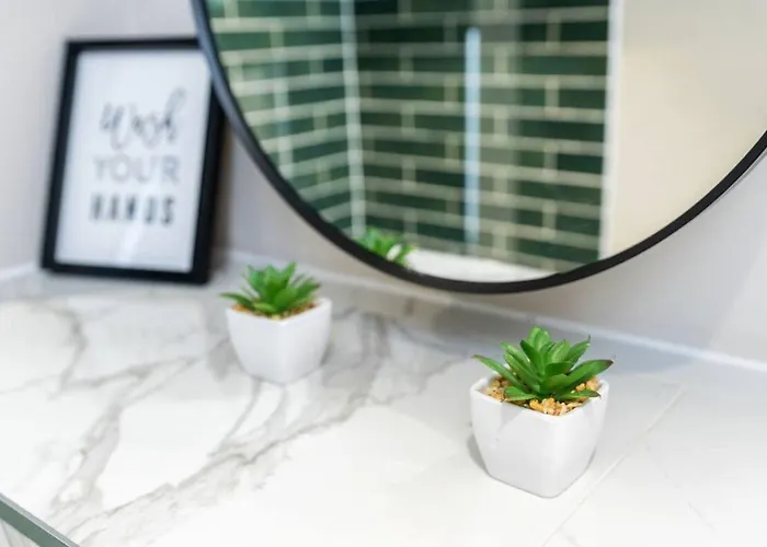 The Executive Retreat 3bed2bath 55inch Tv