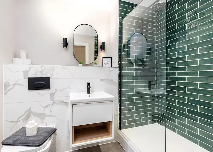 The Executive Retreat 3bed2bath 55inch Tv * 利兹