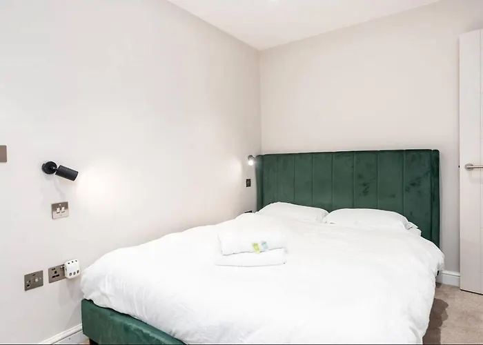 The Executive Retreat 3bed2bath 55inch Tv