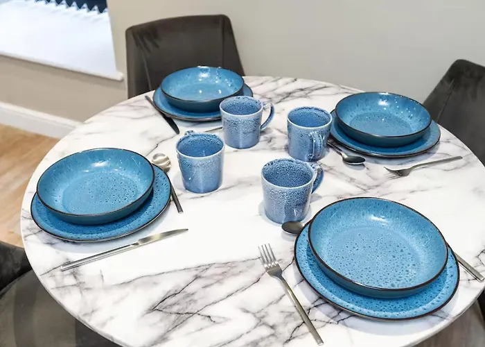 The Executive Retreat 3bed2bath 55inch Tv * 利兹